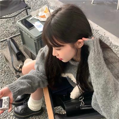 隔楼女孩:我们之间的层距 封面